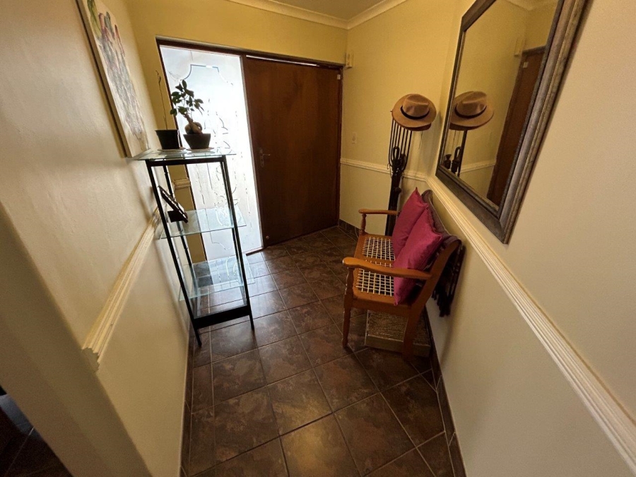 6 Bedroom Property for Sale in Wavecrest Eastern Cape